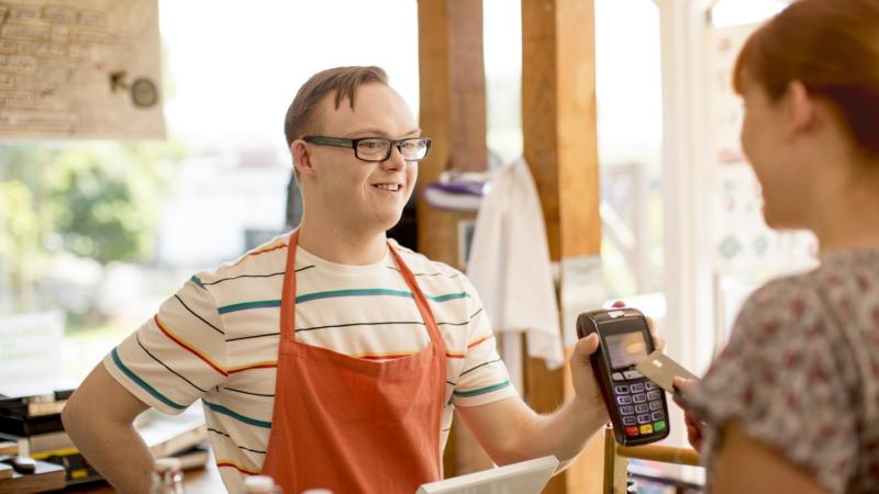 Pessoa com síndrome de Down no trabalho