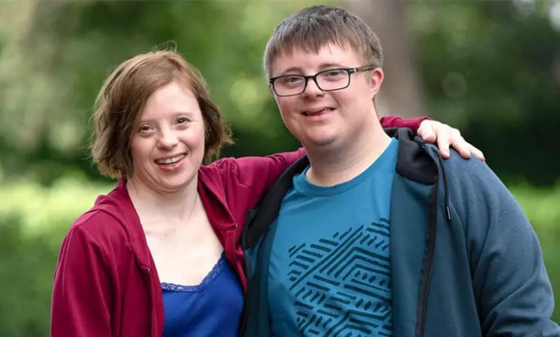 Um casal com sindrome de down